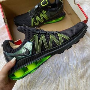 Nike Shox Gravity Black / Gorge Green